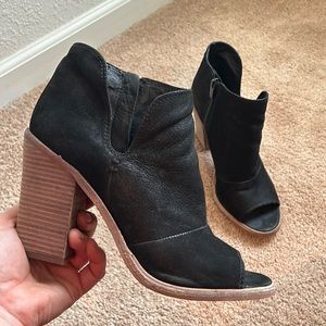 Vince Camuto ankle booties